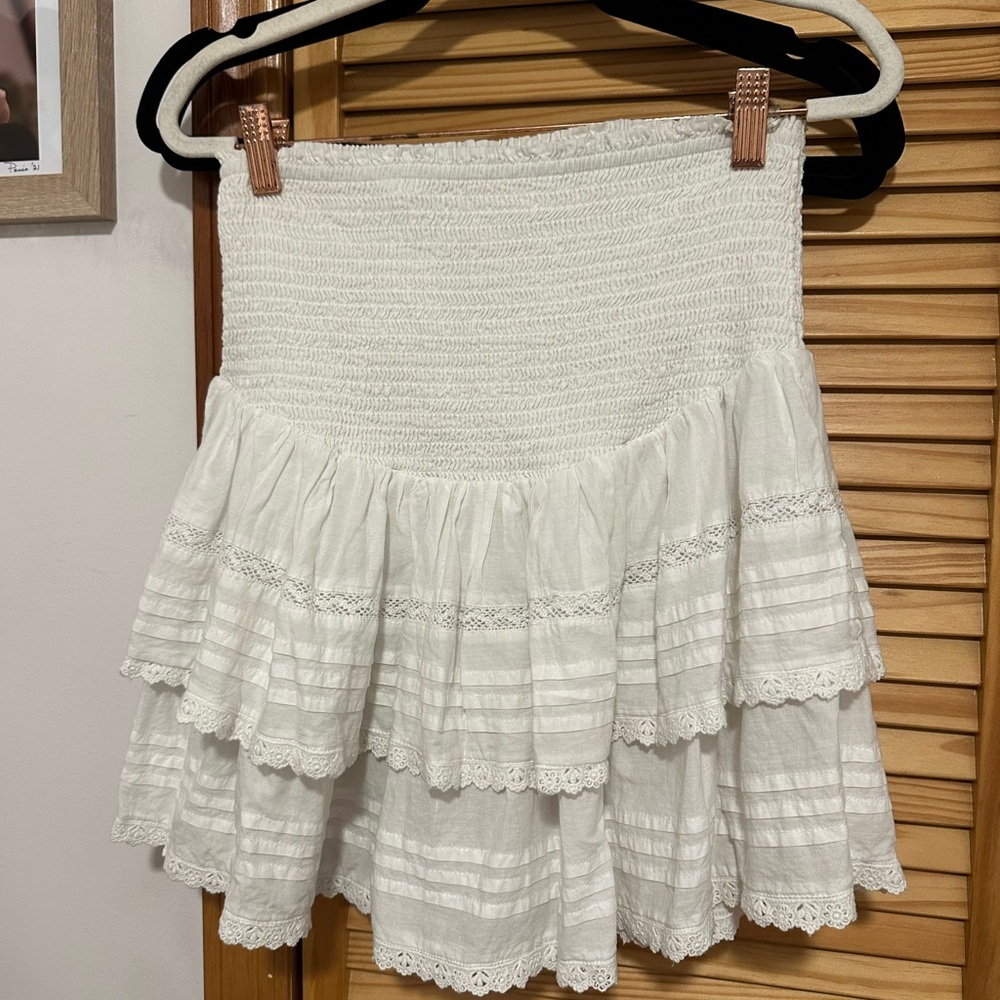 NEVER WORN smocked waist white mini skirt☀️👙🌊🏝️🐚